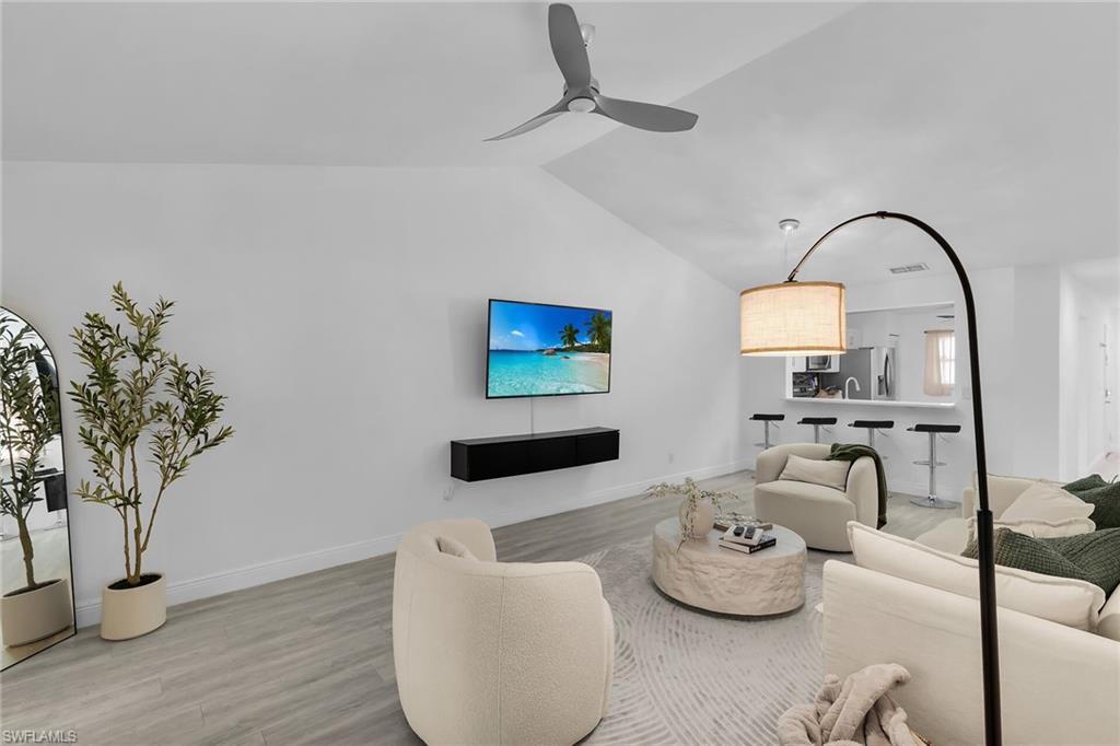 653 Squire Cir 201 Property Photo 16