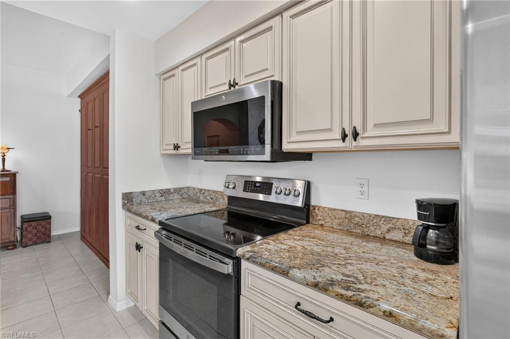 9350 Highland Woods Blvd 4405 Property Photo 3