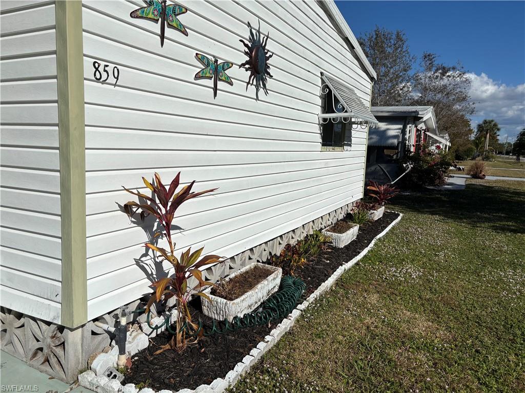 859 Manatee Rd Property Photo 3