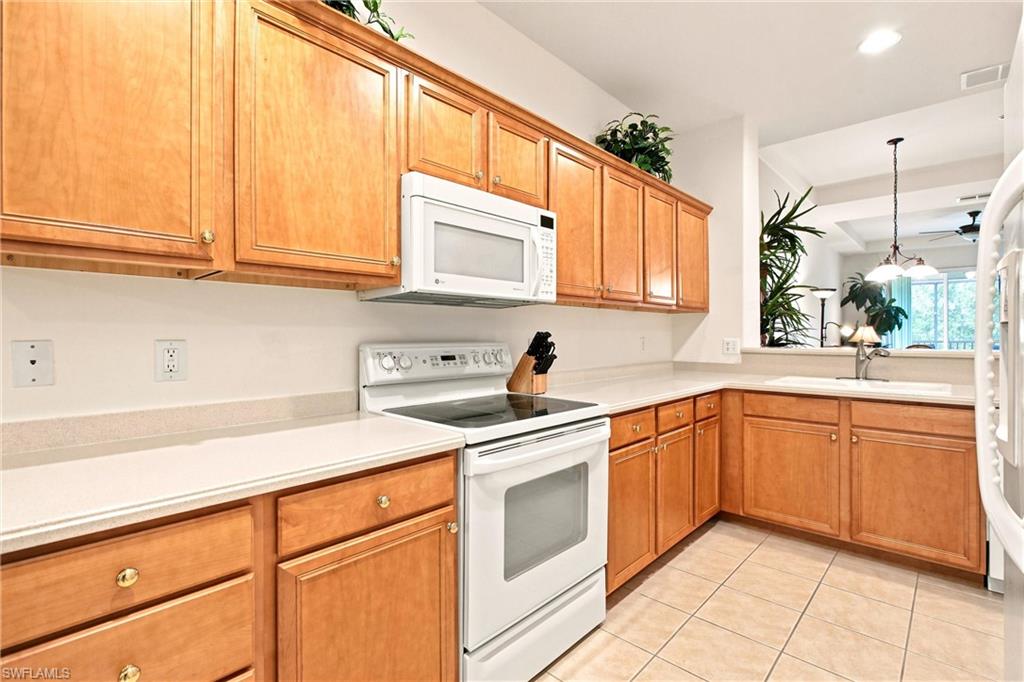 4874 Hampshire Ct 303 Property Photo 8