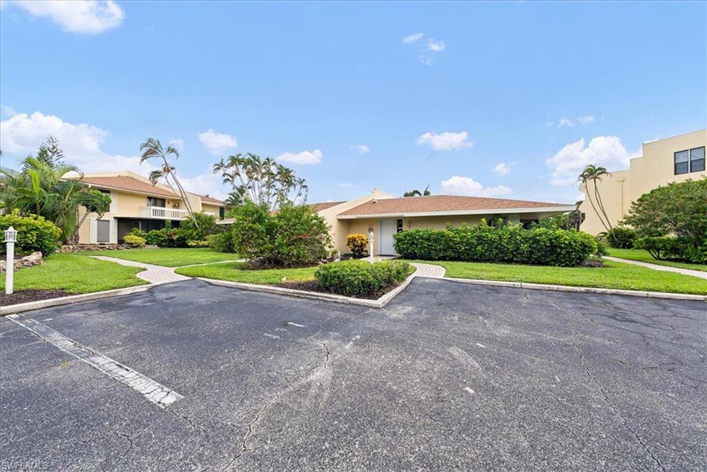 925 Palm View Dr 111 Property Photo 3