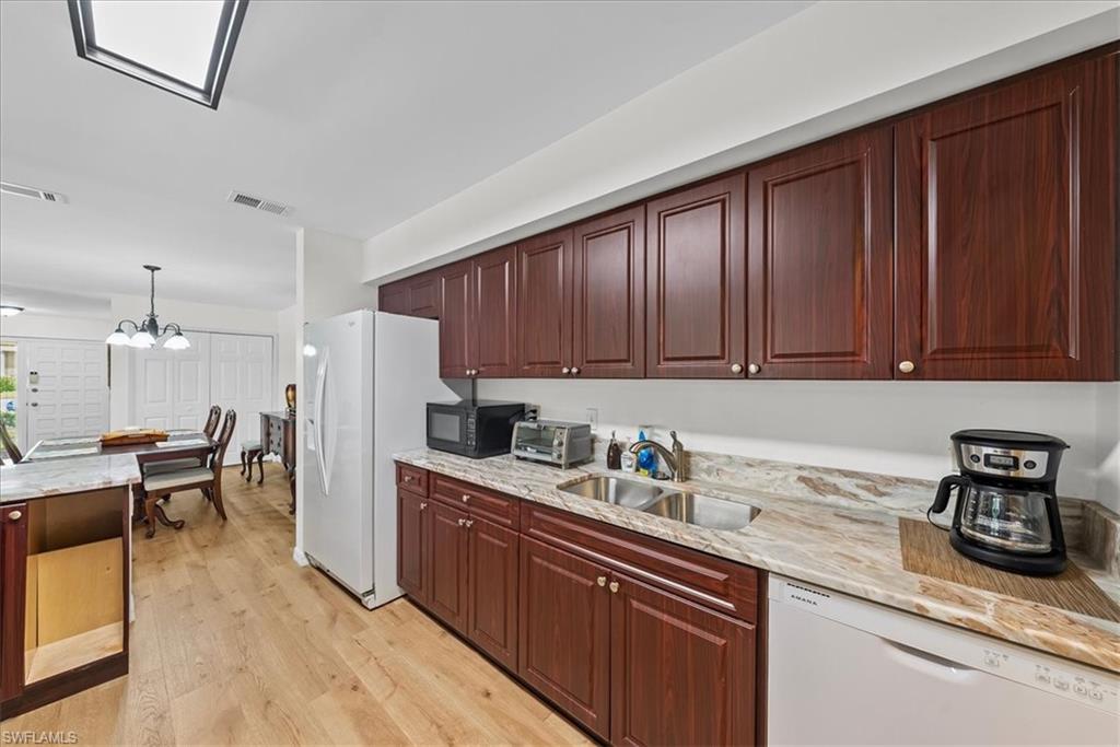 925 Palm View Dr 111 Property Photo 8
