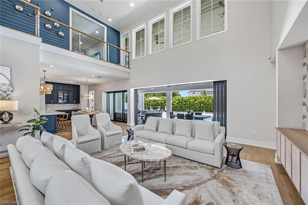 692 Banyan Blvd Property Photo 3