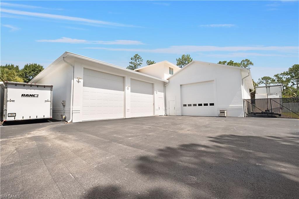6761 Golden Gate Pkwy Property Photo 4