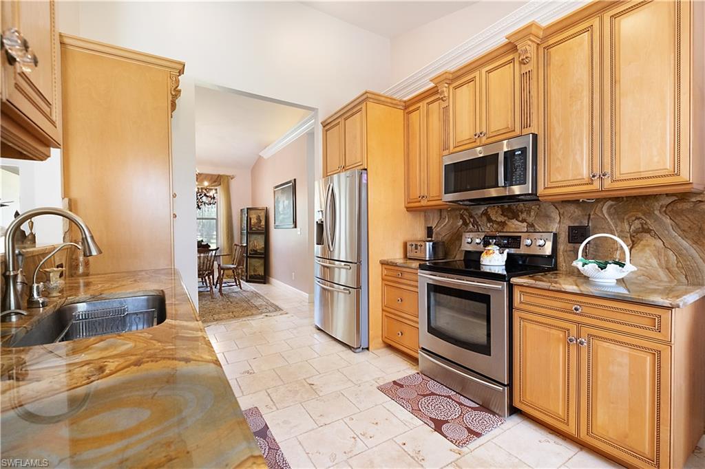 6761 Golden Gate Pkwy Property Photo 10