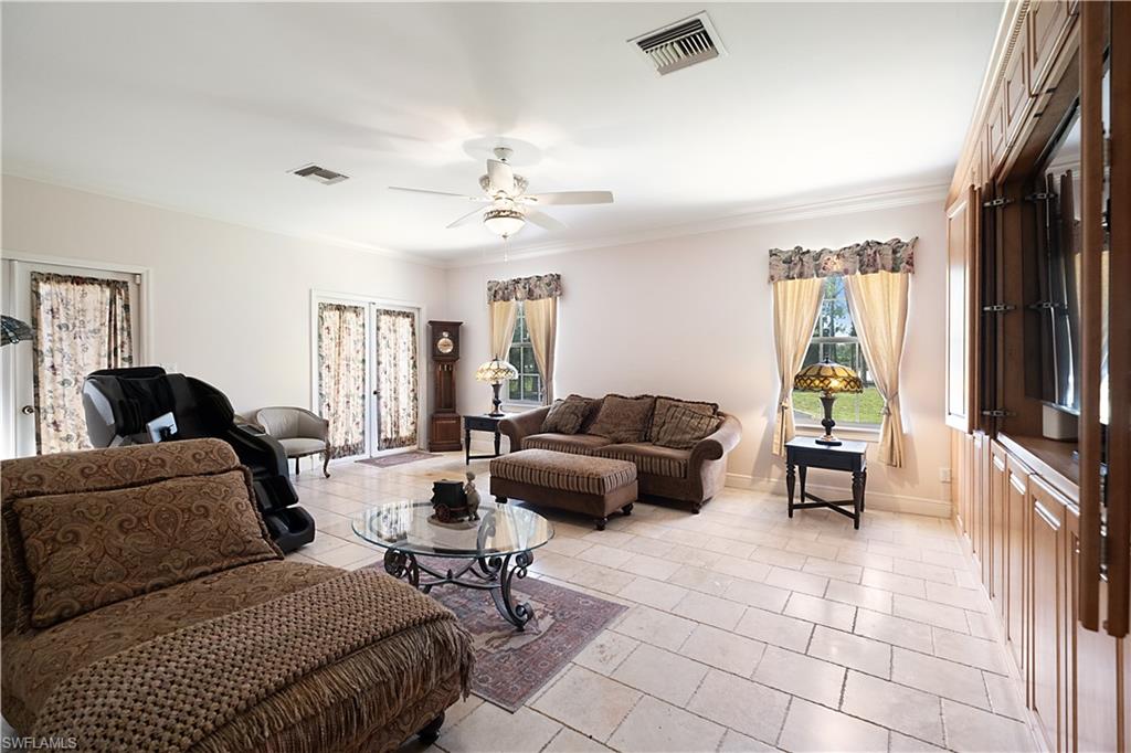 6761 Golden Gate Pkwy Property Photo 12