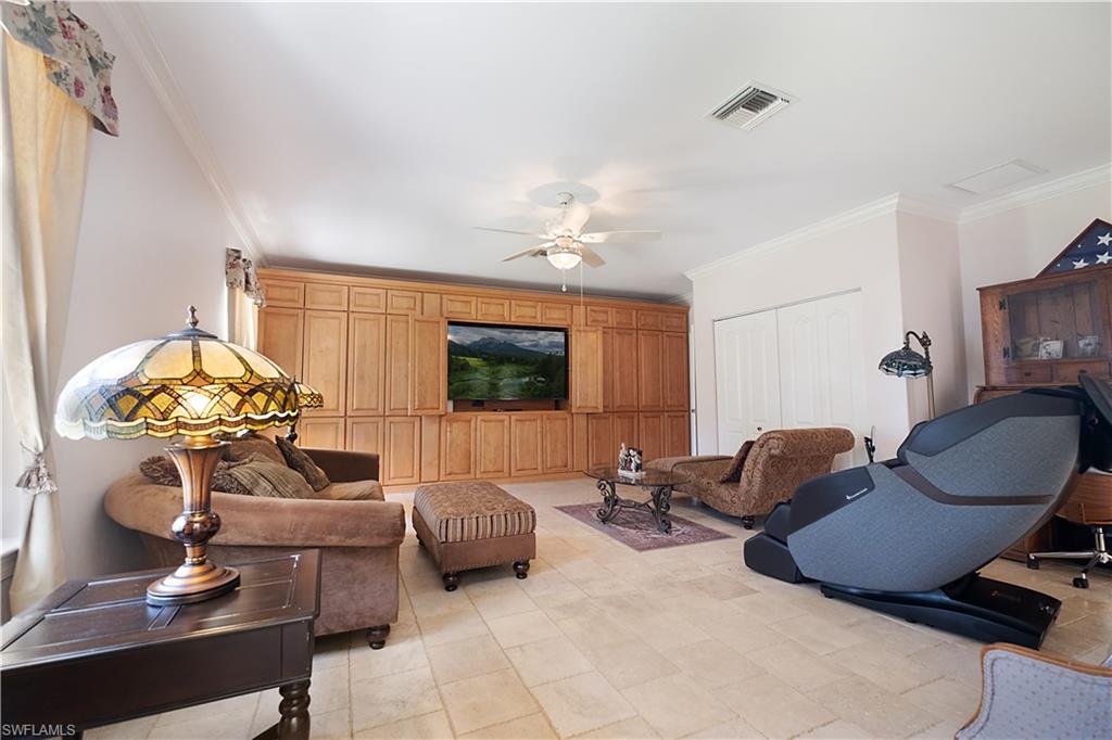 6761 Golden Gate Pkwy Property Photo 23
