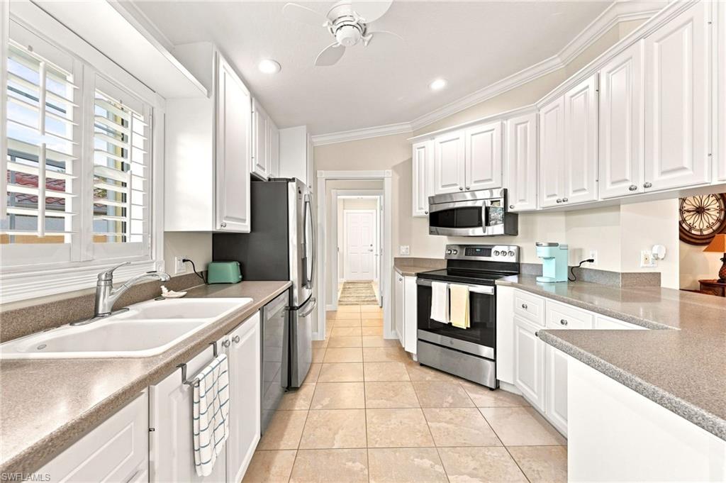 7704 Rozzini Ln Property Photo 10