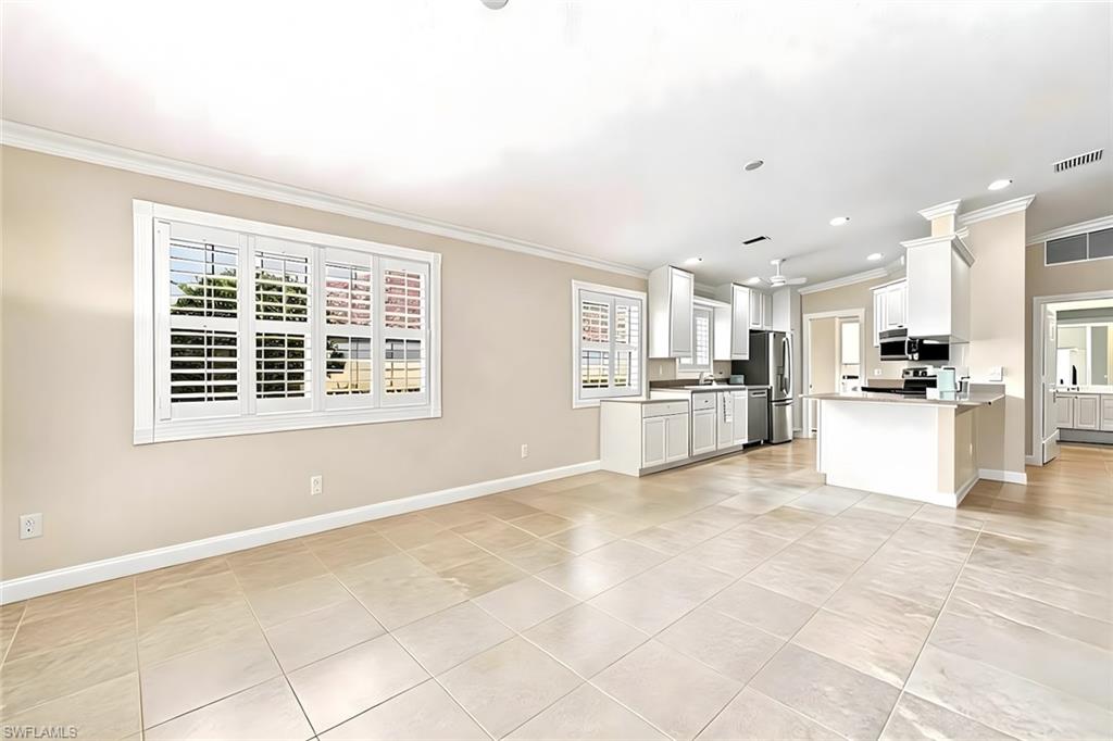 7704 Rozzini Ln Property Photo 17
