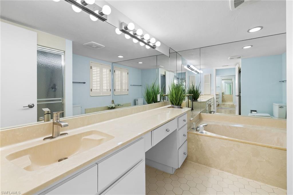 6710 Pelican Bay Blvd 422 Property Photo 22