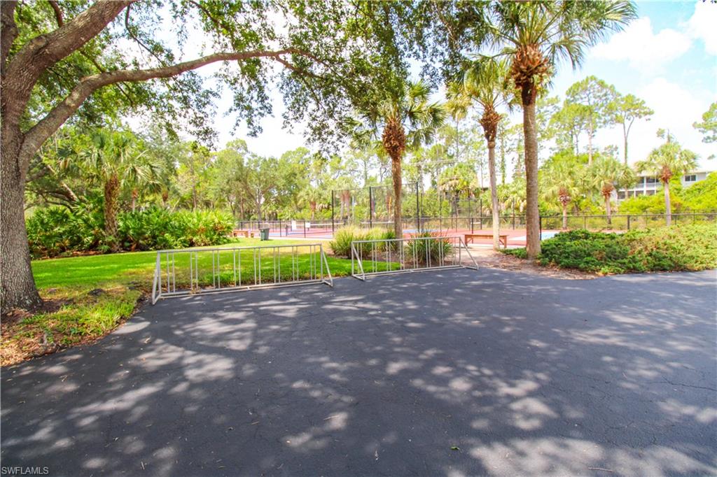 225 Robin Hood Cir 203 Property Photo 44