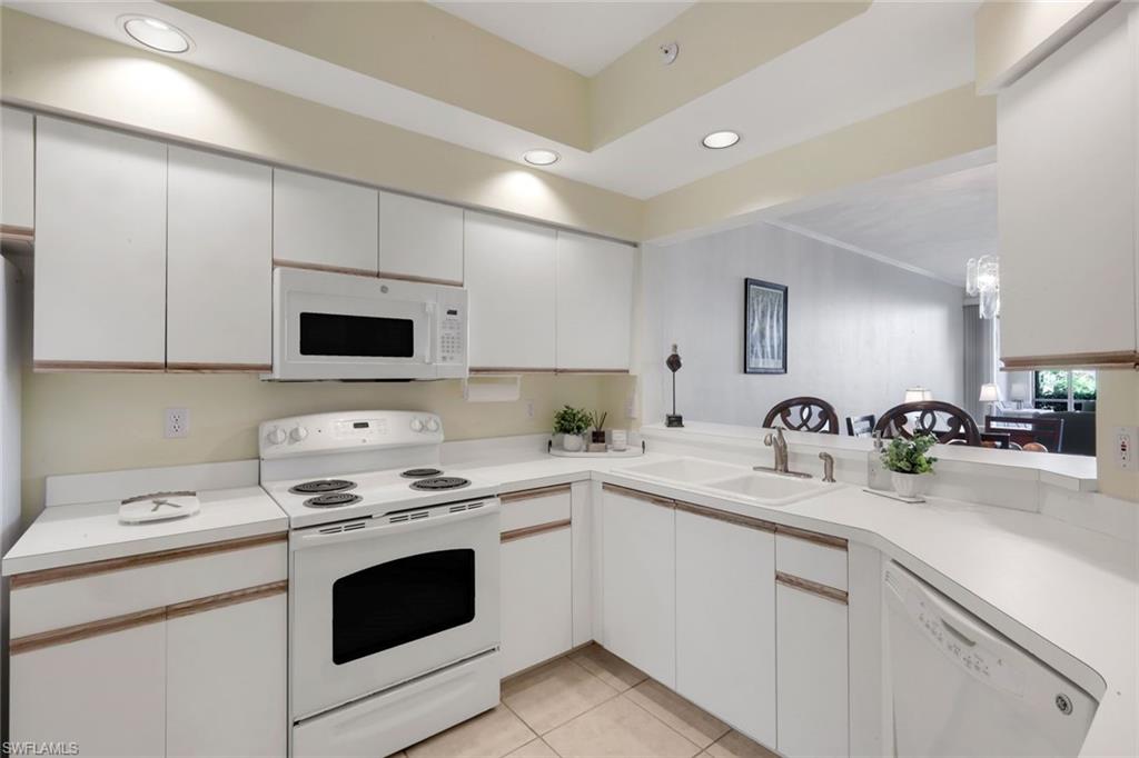 4110 Sawgrass Point Dr 104 Property Photo 6