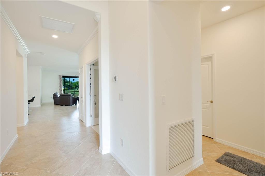 9215 Shadow Oak Ln Property Photo 3