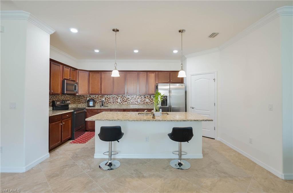 9215 Shadow Oak Ln Property Photo 4