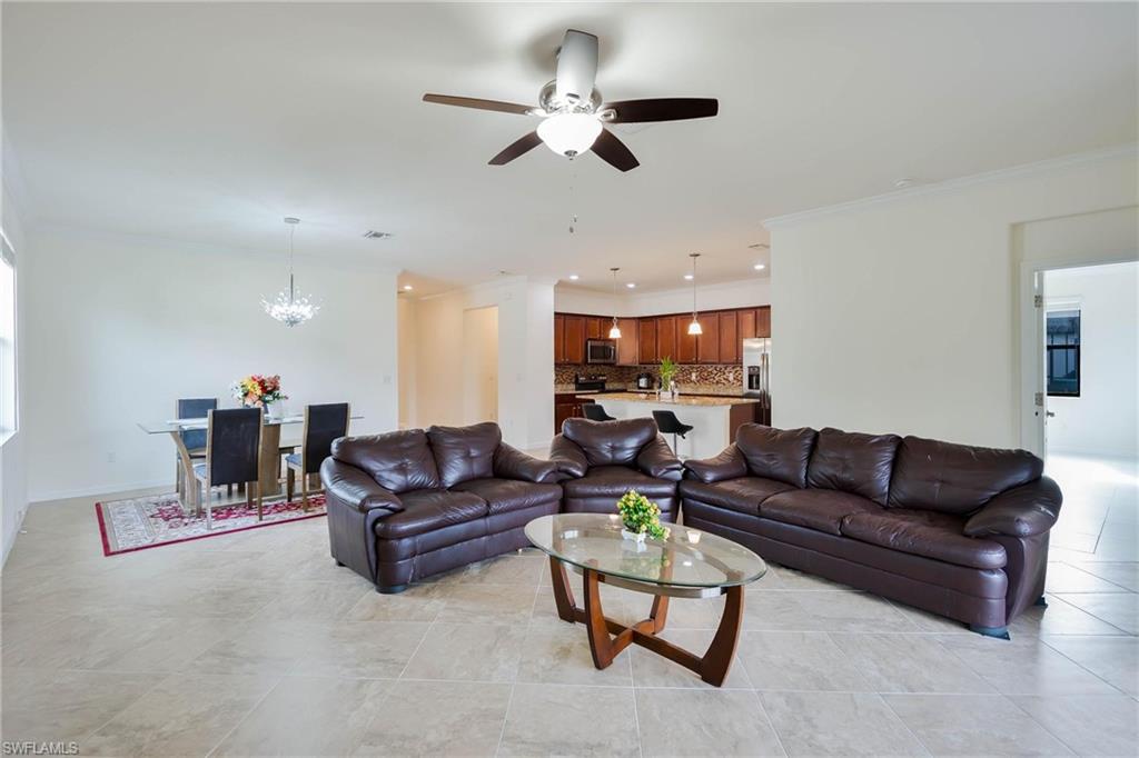 9215 Shadow Oak Ln Property Photo 6