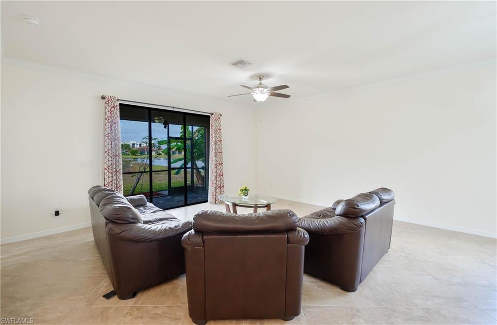 9215 Shadow Oak Ln Property Photo 8