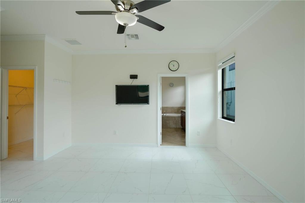 9215 Shadow Oak Ln Property Photo 9