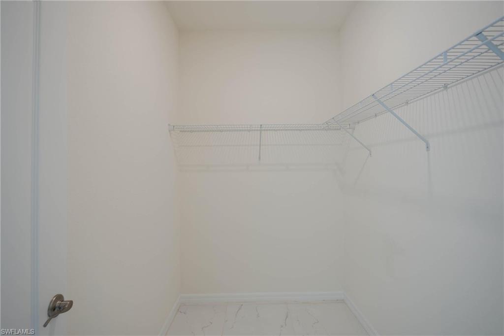9215 Shadow Oak Ln Property Photo 16