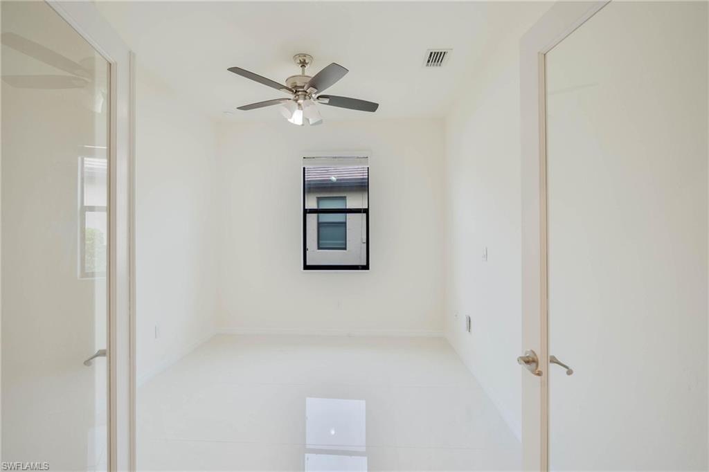 9215 Shadow Oak Ln Property Photo 17