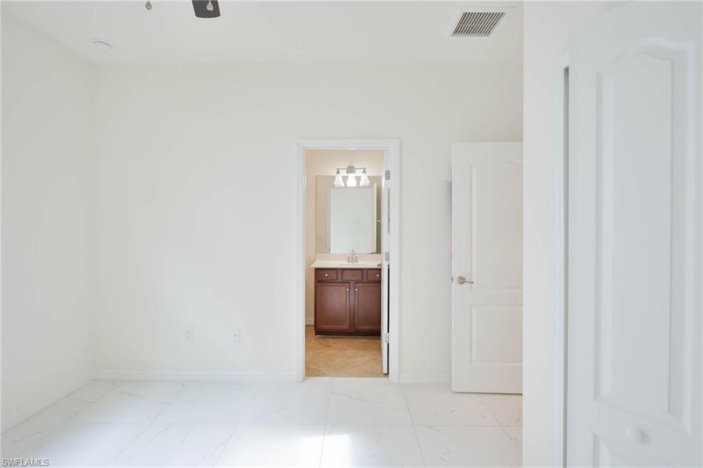 9215 Shadow Oak Ln Property Photo 18