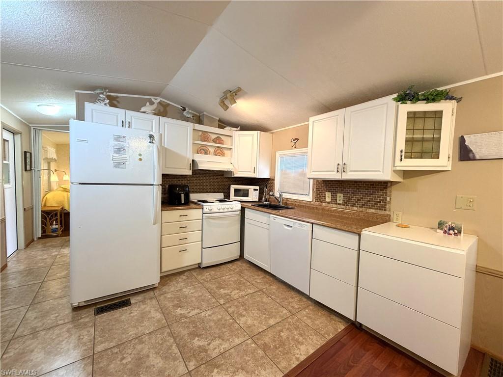 4591 Candlestick Ct E Property Photo 8