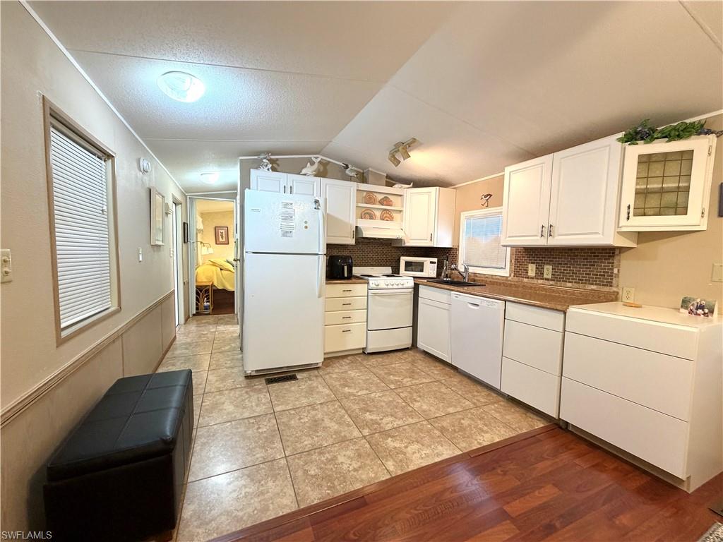 4591 Candlestick Ct E Property Photo 9