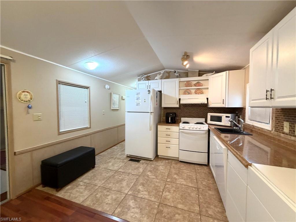4591 Candlestick Ct E Property Photo 12