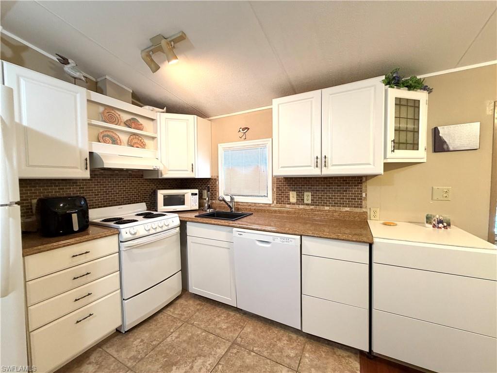 4591 Candlestick Ct E Property Photo 13