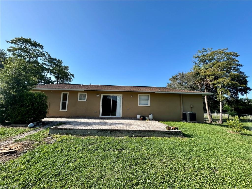 2430 Golden Gate Blvd E Property Photo 4