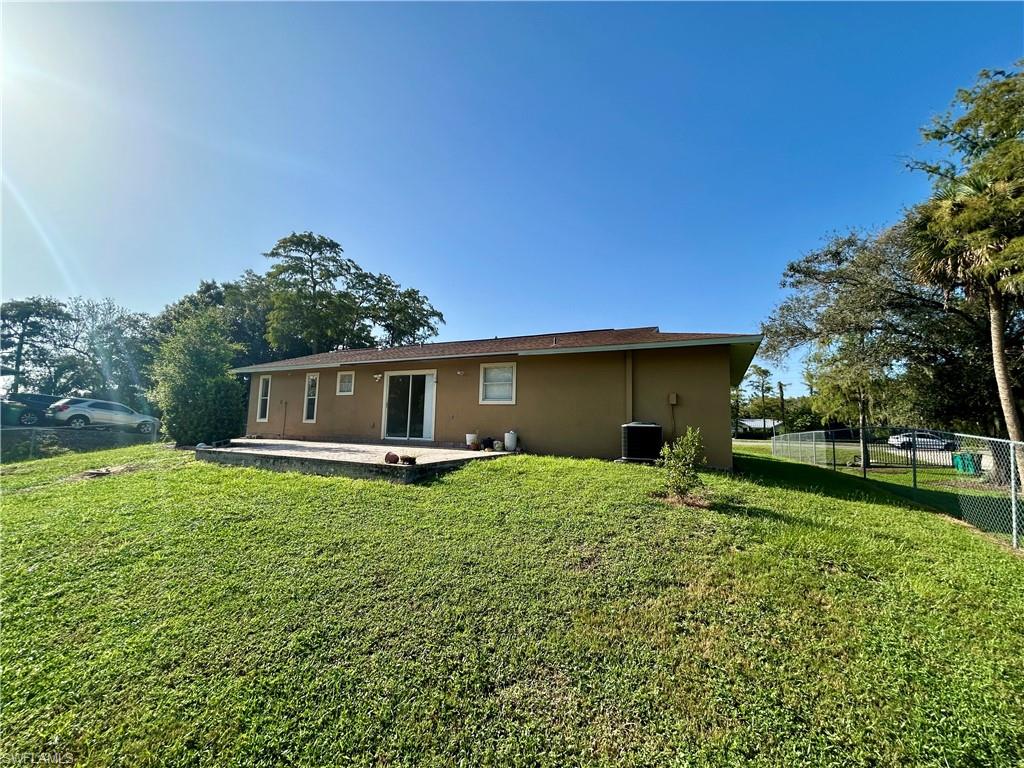 2430 Golden Gate Blvd E Property Photo 5