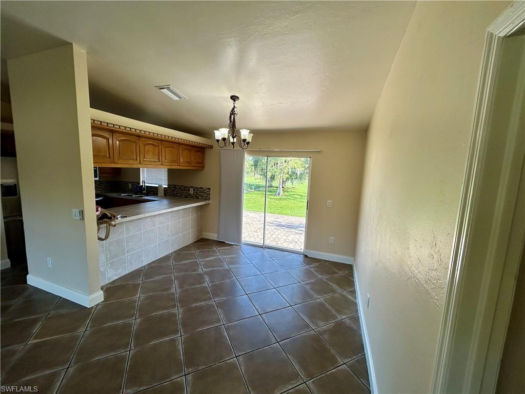 2430 Golden Gate Blvd E Property Photo 8