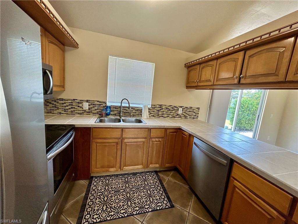 2430 Golden Gate Blvd E Property Photo 10