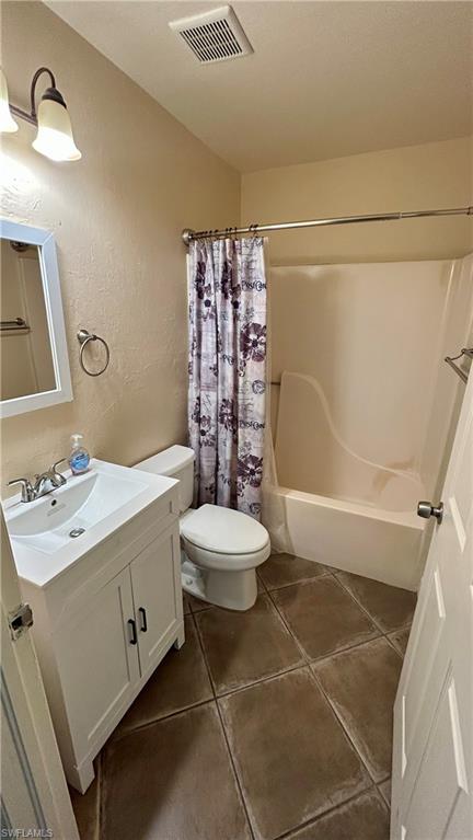2430 Golden Gate Blvd E Property Photo 23