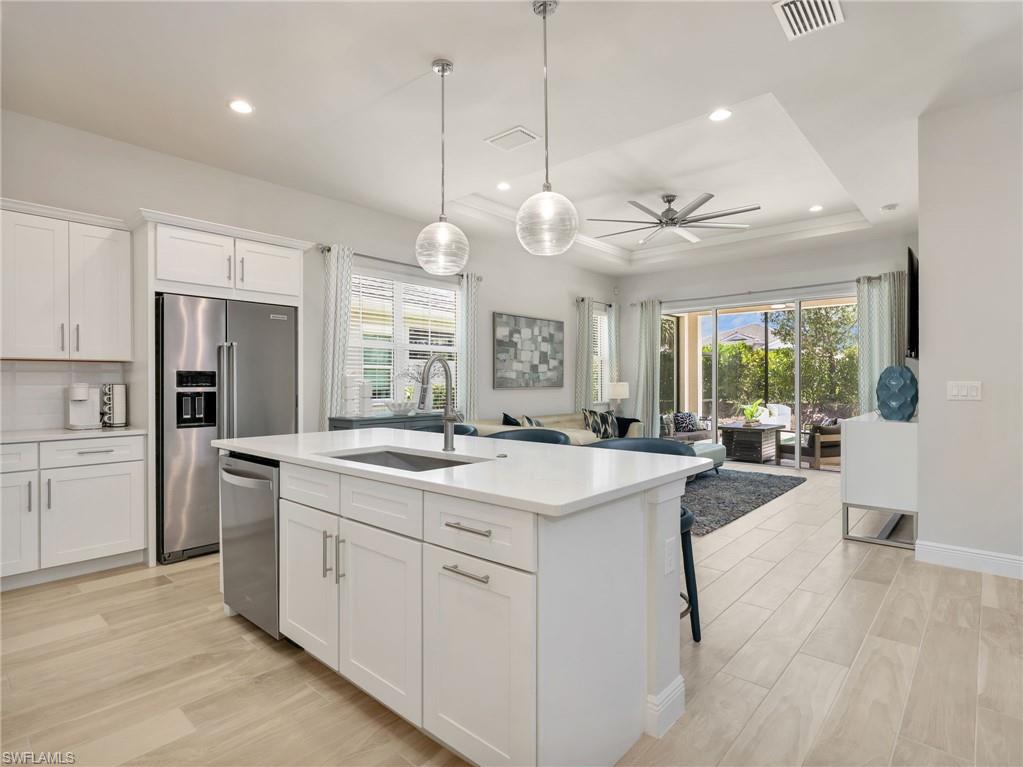 9040 Saint Lucia Dr Property Photo 4