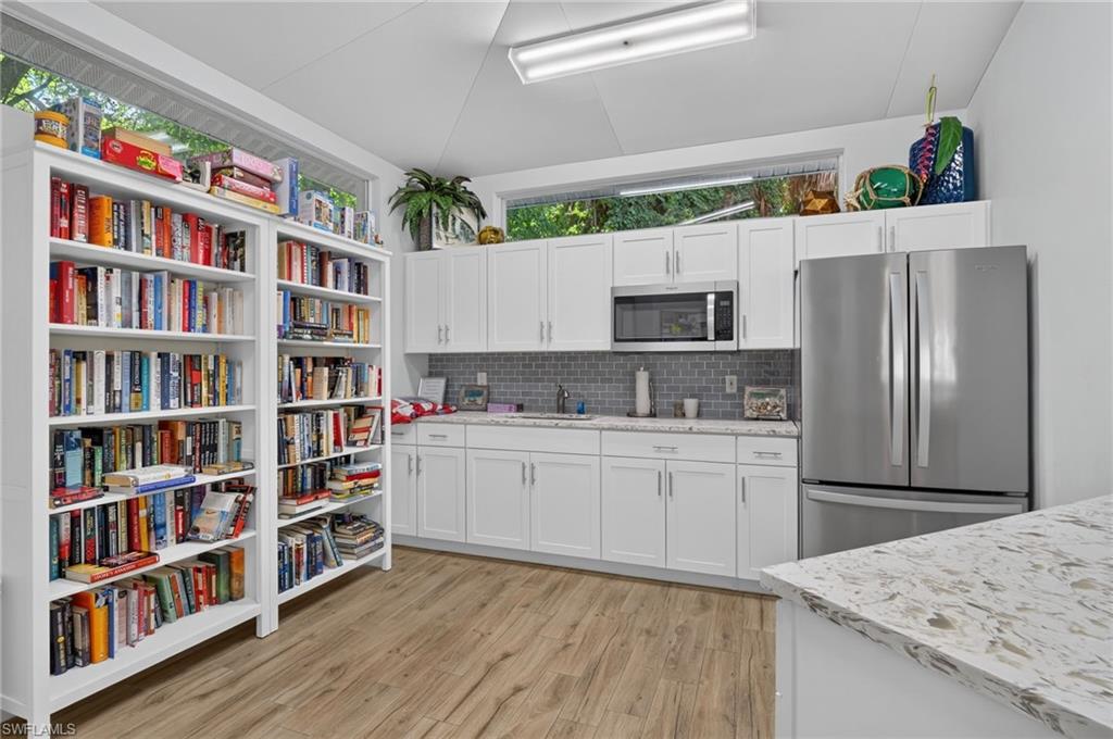 975 Tarpon Cove Dr 103 Property Photo 38