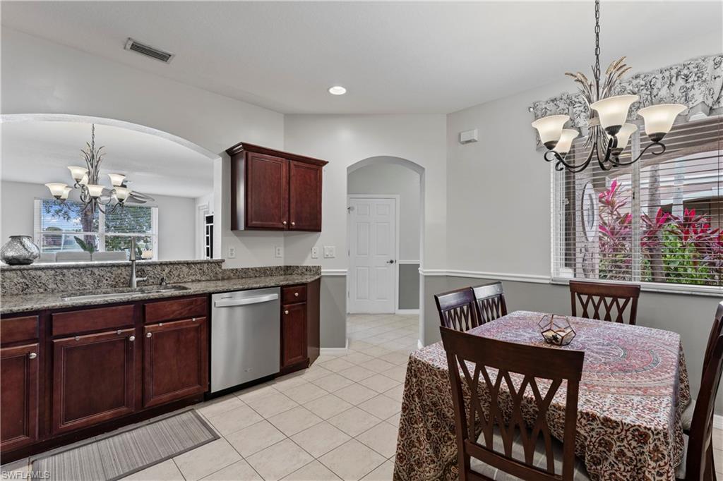 9544 Roundstone Cir Property Photo 6