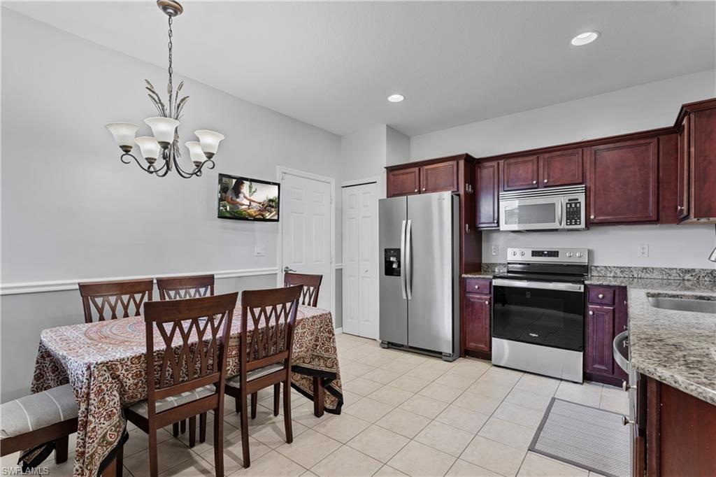 9544 Roundstone Cir Property Photo 8