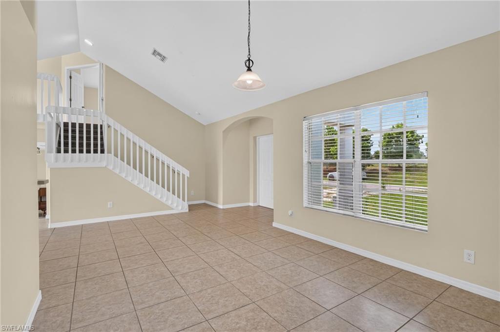 523 25th Ln Property Photo 5