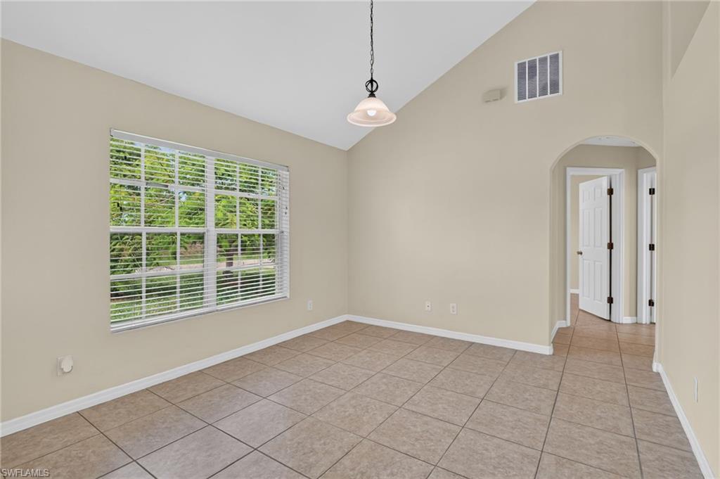 523 25th Ln Property Photo 6
