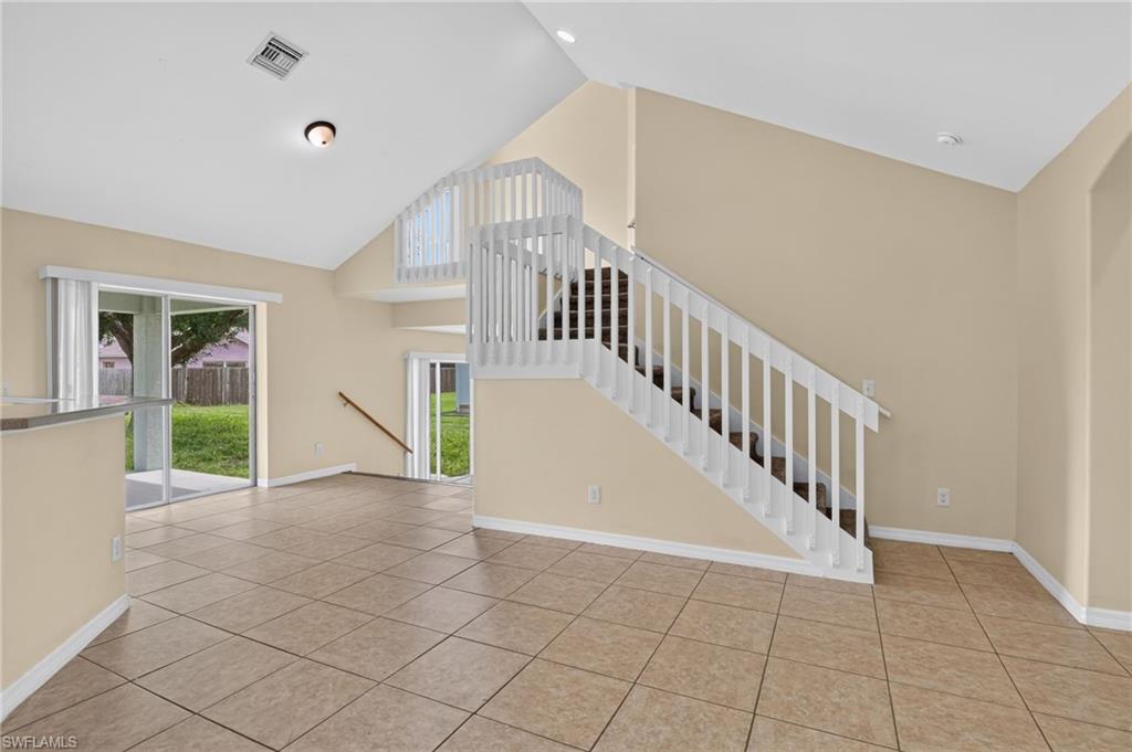 523 25th Ln Property Photo 7