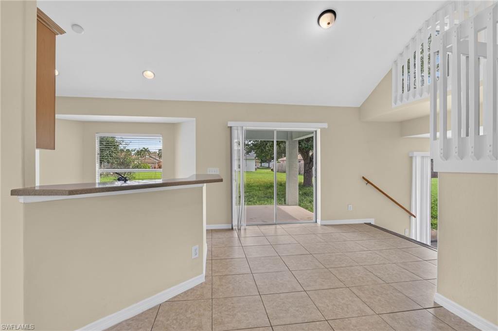 523 25th Ln Property Photo 12