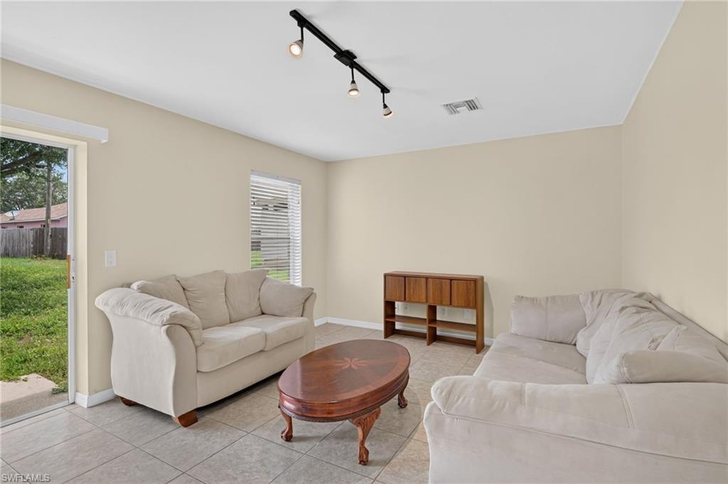 523 25th Ln Property Photo 15