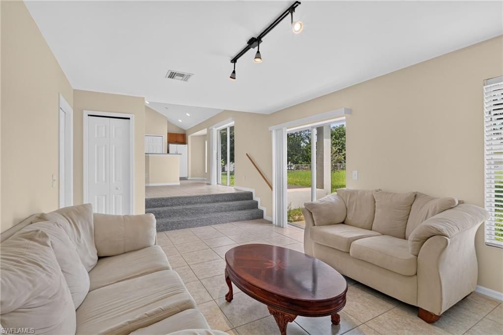 523 25th Ln Property Photo 16