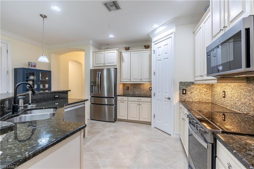 7807 Bucks Run Dr Property Photo 3