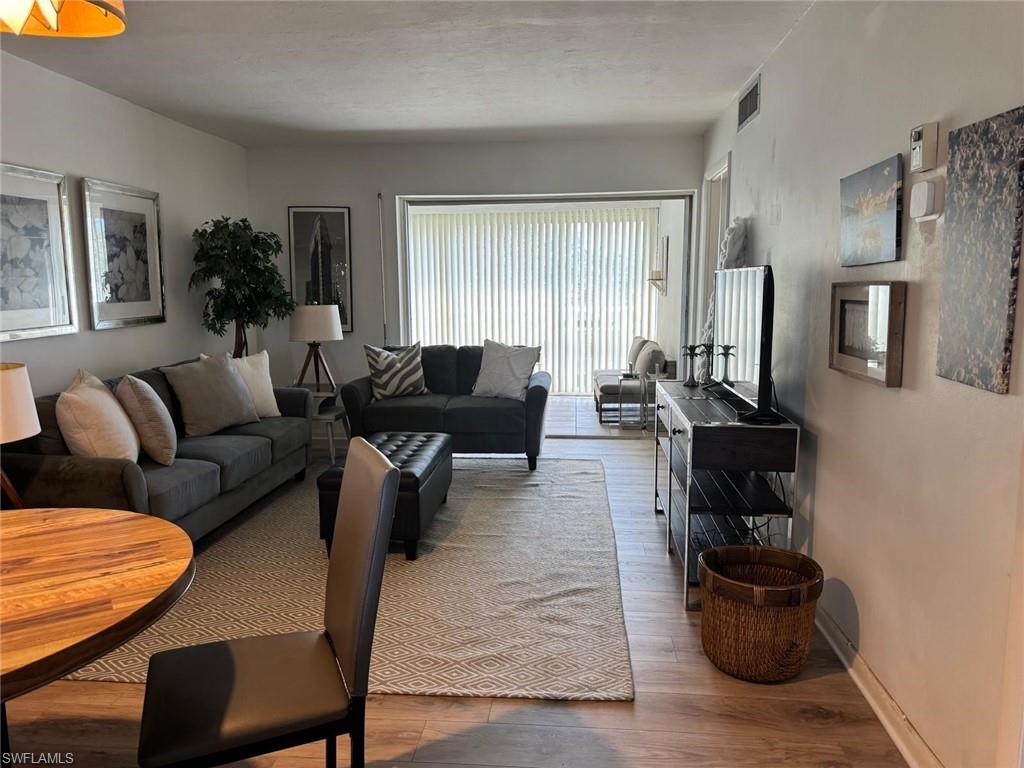 1900 Alamanda Dr 303 Property Photo 3