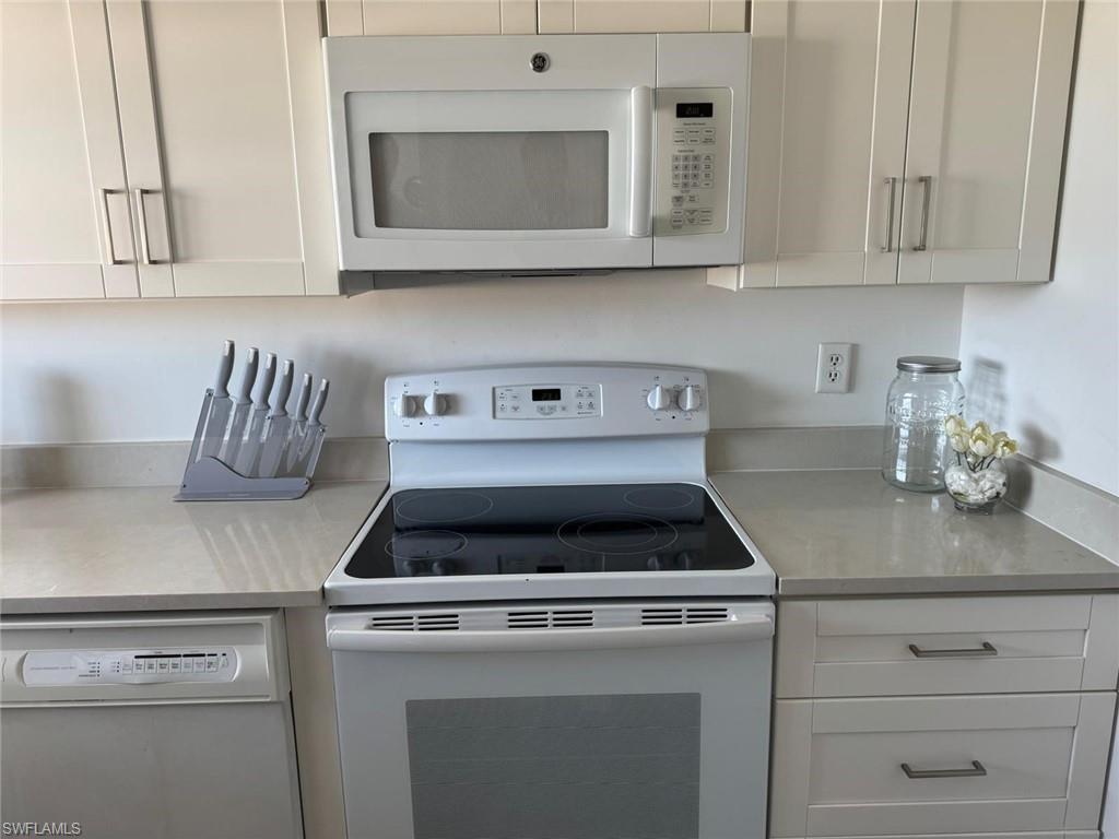 1900 Alamanda Dr 303 Property Photo 12