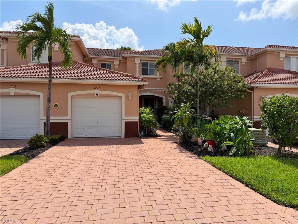 17517 Cherry Ridge Ln Property Photo 2