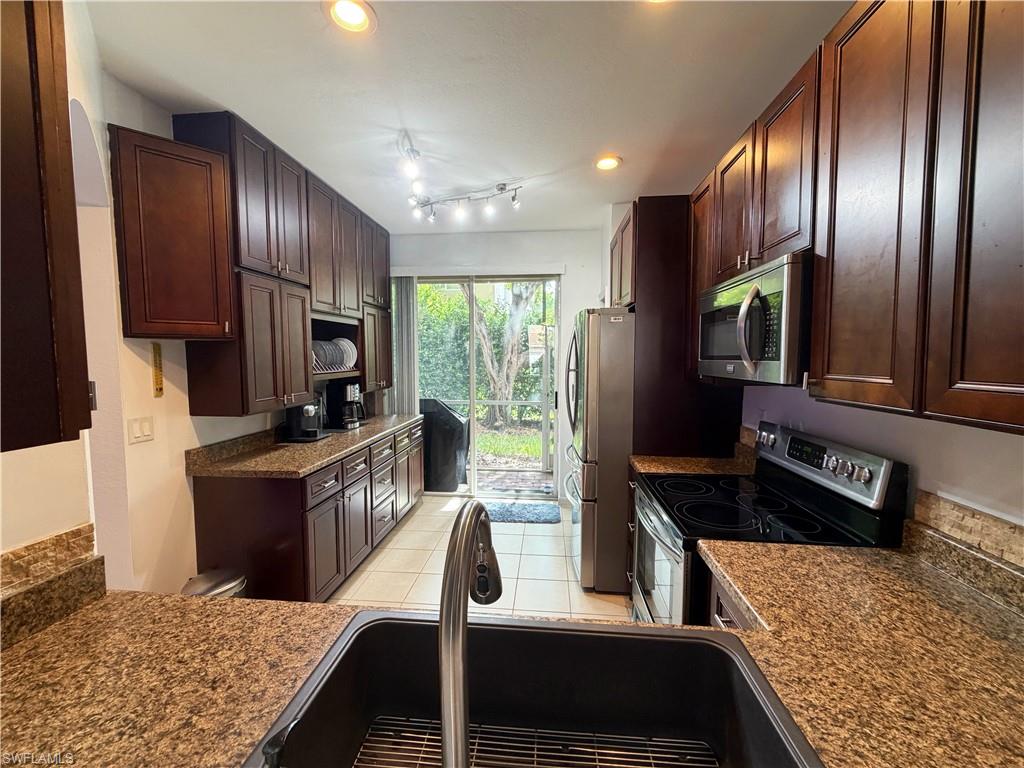 17517 Cherry Ridge Ln Property Photo 6