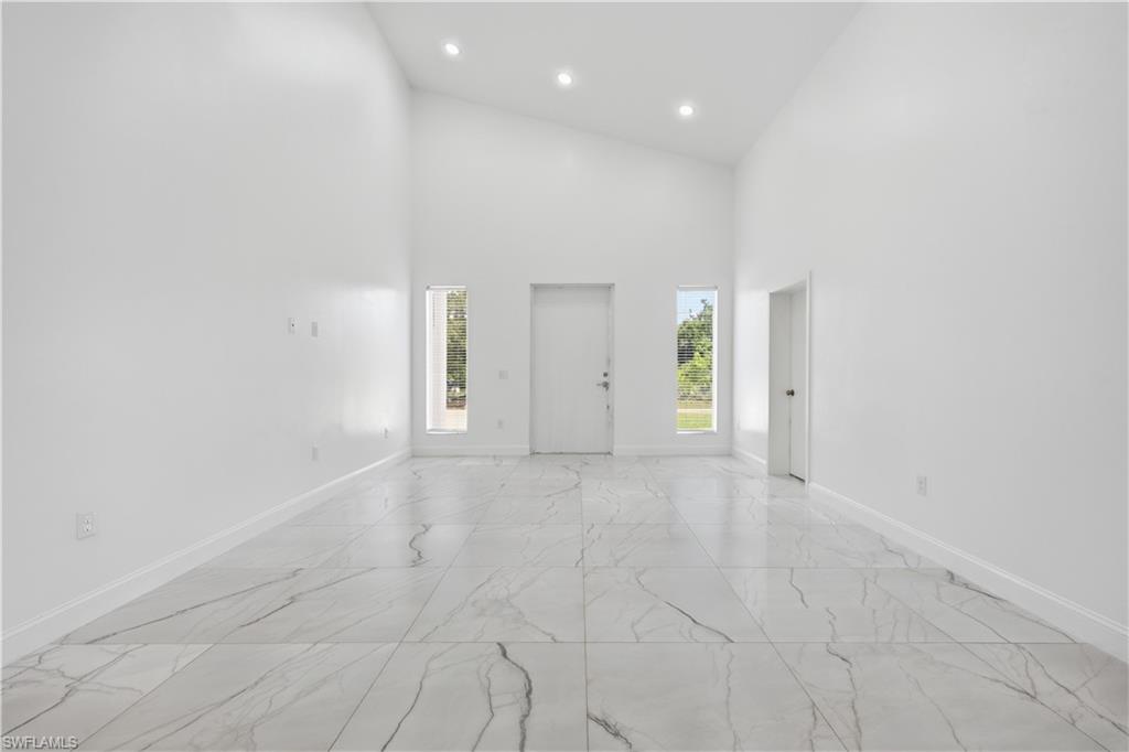 840 Carpenter St E Property Photo 5