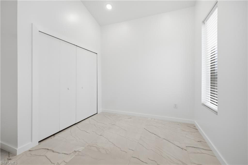 840 Carpenter St E Property Photo 10